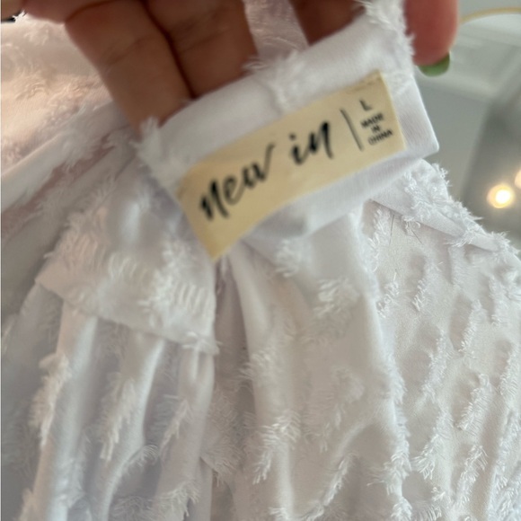 White Boxy Relaxed Blouse w swis dots and flowy sleeves - Picture 5 of 8